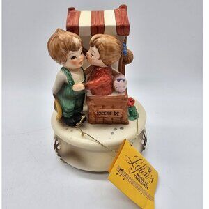 Lefton Kissing Booth Music Box Vintage "I'D LIKE TO TEACH THE WORLD TO SING"